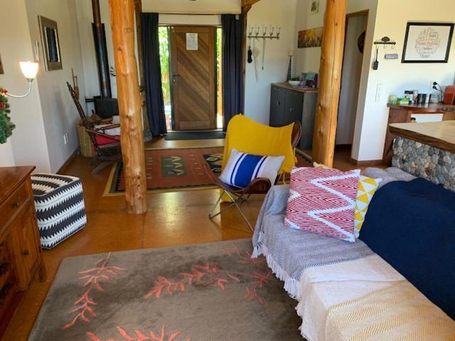 Treetop Hideaway - Taupo Holiday Home Exteriér fotografie
