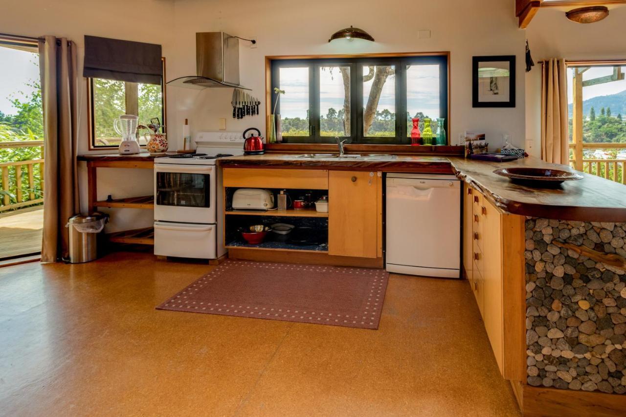 Treetop Hideaway - Taupo Holiday Home Exteriér fotografie