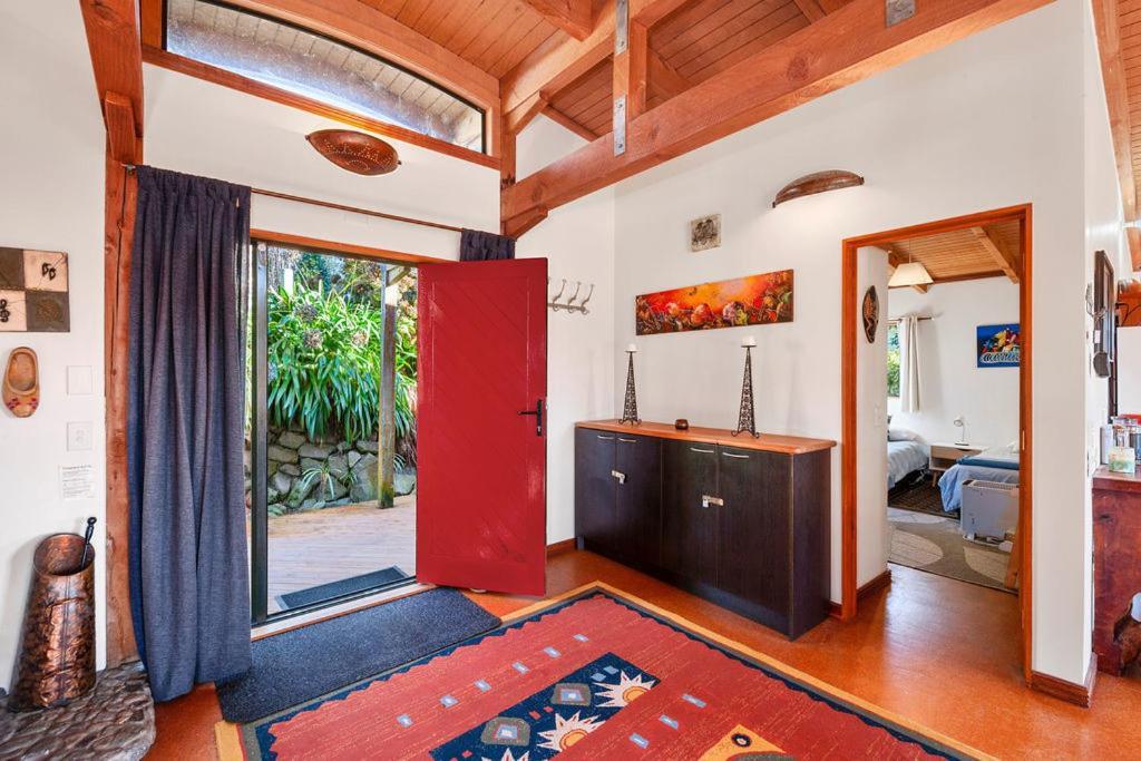 Treetop Hideaway - Taupo Holiday Home Exteriér fotografie